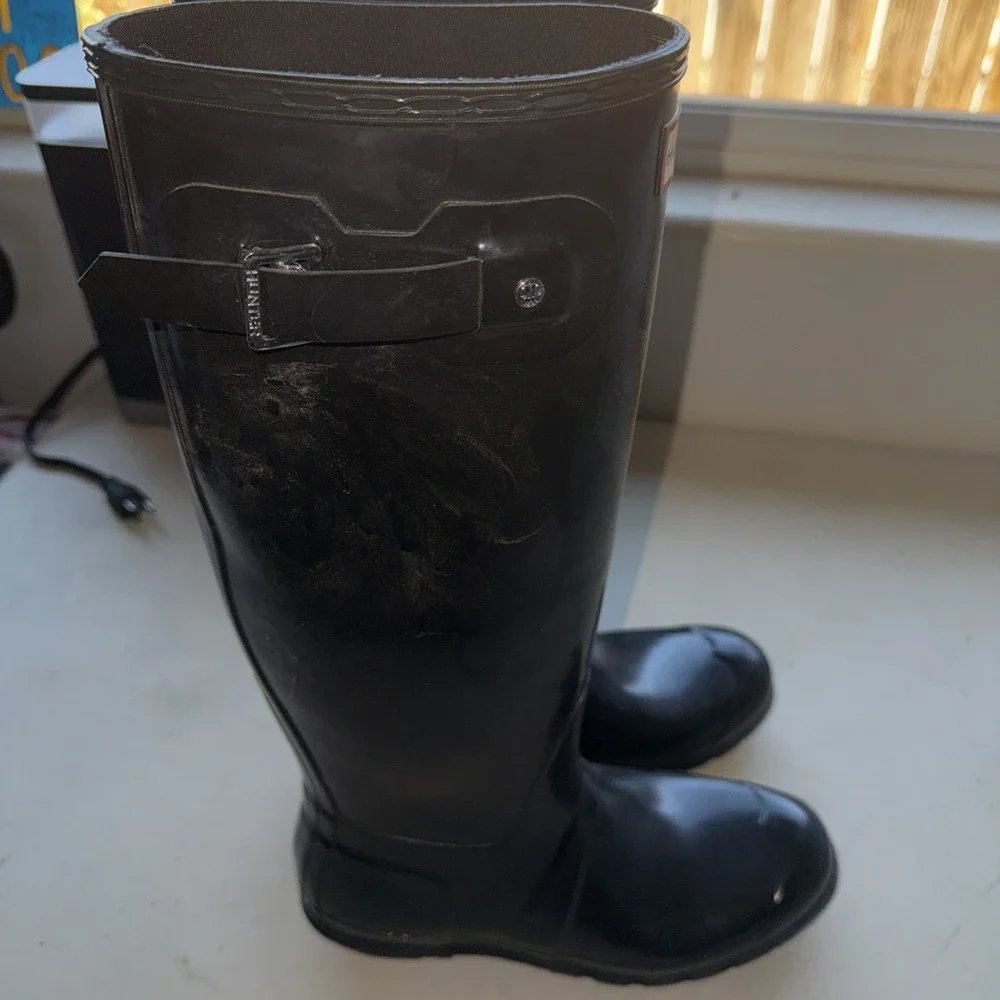 Hunter rain boots Women's Original Tall Gloss Boot US 9 Black